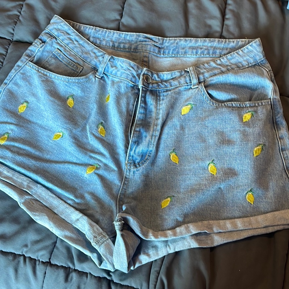 Light blue denim shorts plus size 1x Lemon 🍋